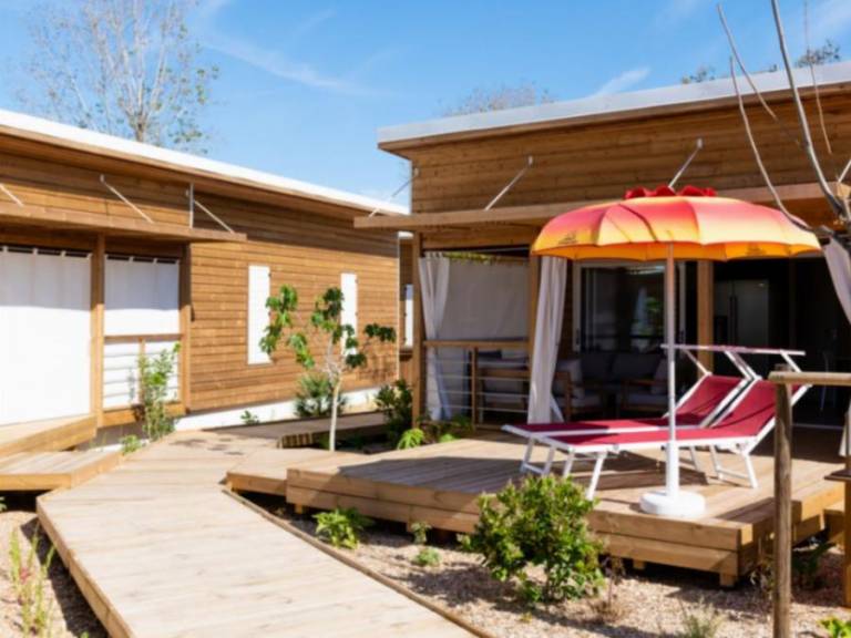 Children-friendly chalet with patio, BBQ & heated pool | Beach nearby | Pets are welcome — photo 5