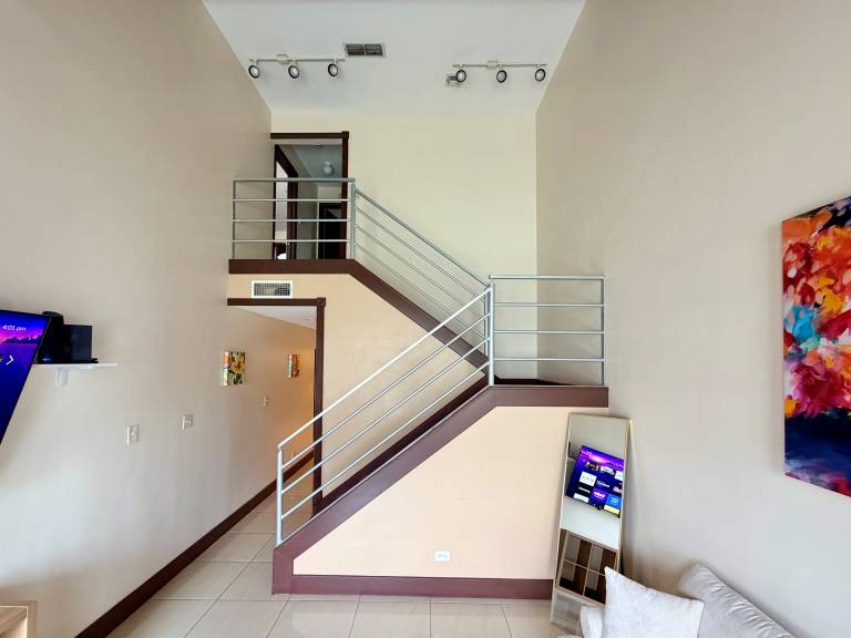 Condo with grill | City view — photo 3