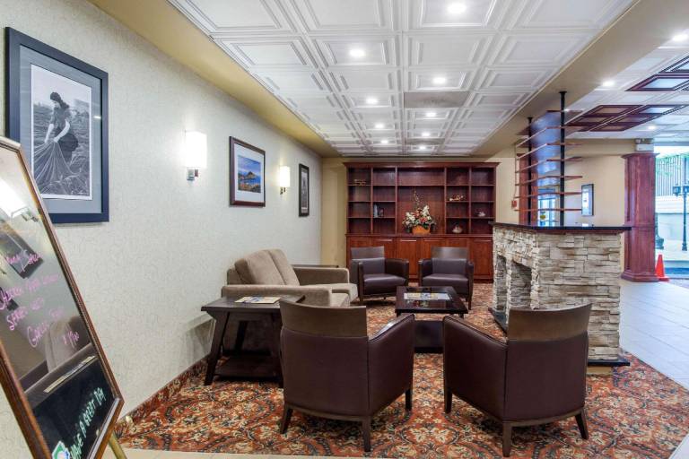 Quality Hotel & Suites — photo 4