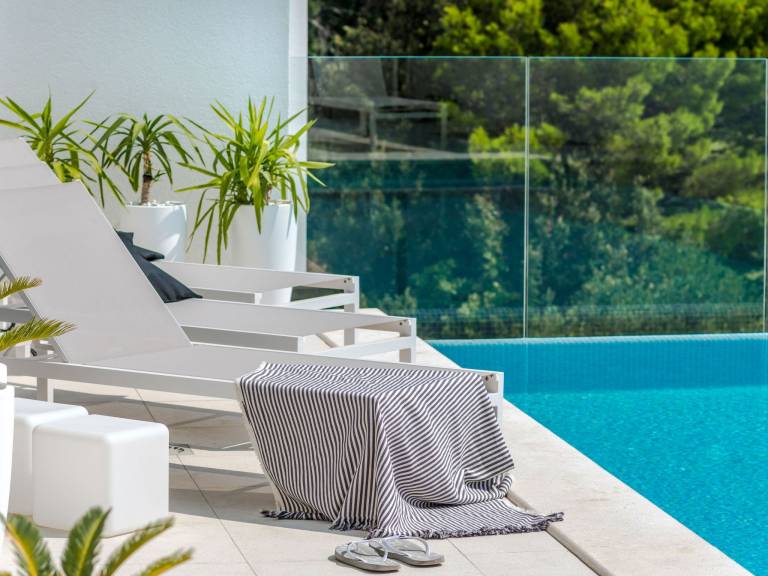 House with patio, private pool & garden — photo 2