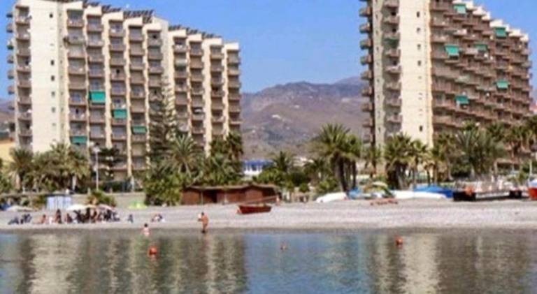Apartment with patio, yard & private pool | Beach nearby | Pet-friendly — photo 4
