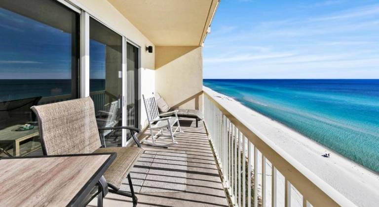 Ample vacation home with pool, hot tub & grill | Close to the beach | Dogs allowed — photo 4