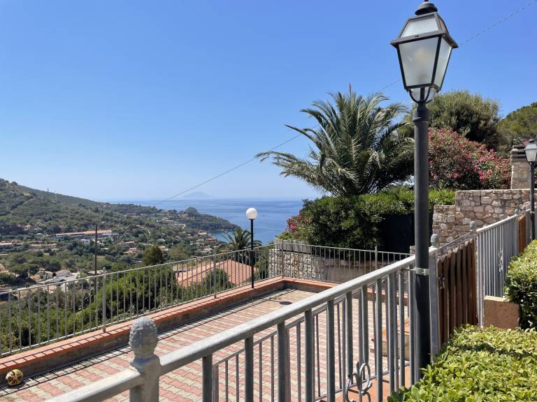 Holiday apartment with patio in Capoliveri