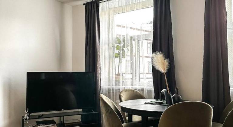 Stylish design apartment next to Central Station — photo 4