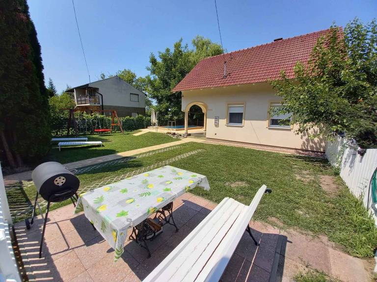 Nice house with BBQ, yard & patio | Pets allowed — photo 3