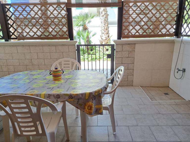 Apartment with patio & yard | Garden view — photo 2