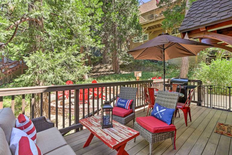 Steps to Lake: Cabin w/ Deck in Lake Arrowhead — photo 2