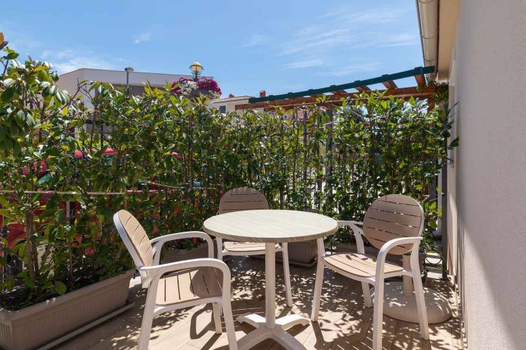 Holiday apartment with terrace — photo 2