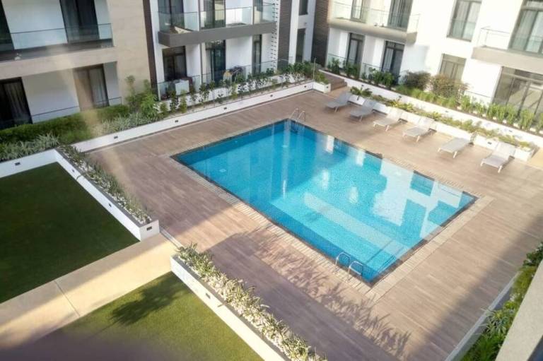 Deluxe Embassy Gardens