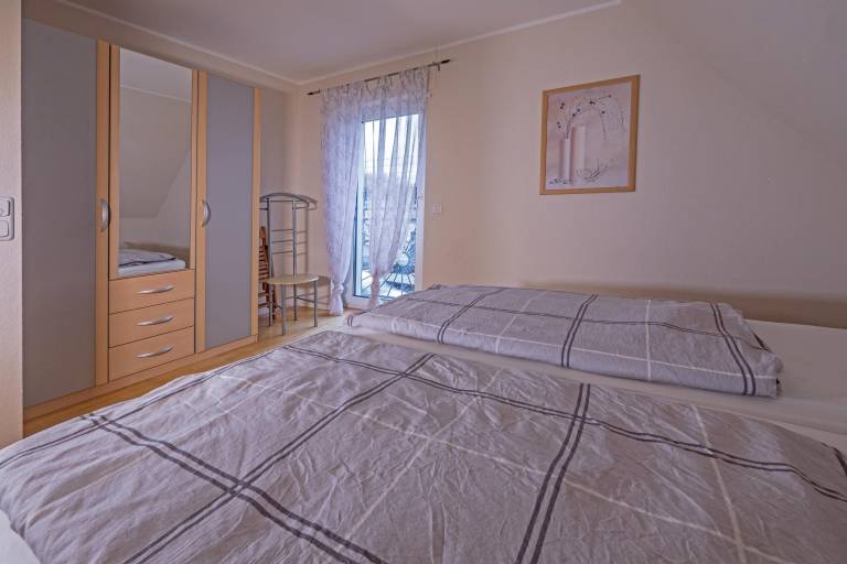 Rental apartment with terrace, barbecue & yard — photo 4