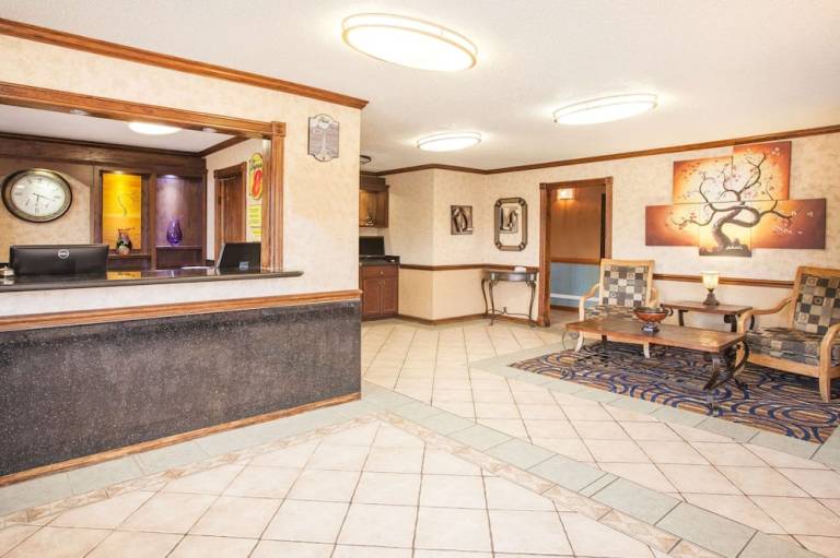 Super 8 by Wyndham Van Buren Ft Smith Area