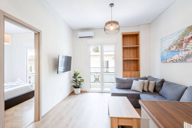 Holiday apartment with yard | City view — photo 5