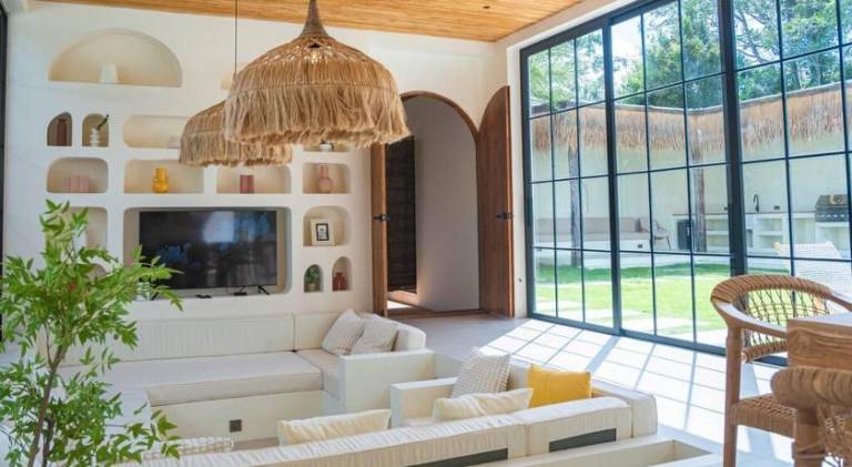 Villa with pool — photo 3