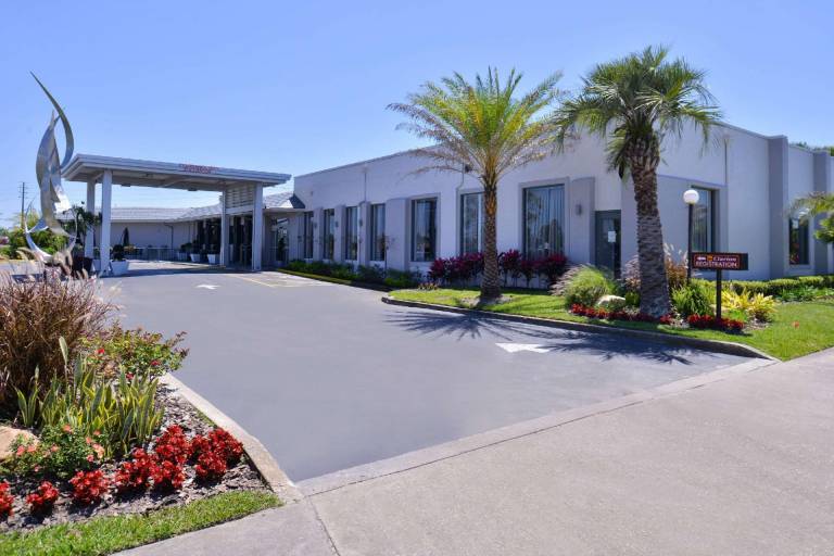 Clarion Inn & Suites Across From Universal Orlando Resort in Orlando, FL