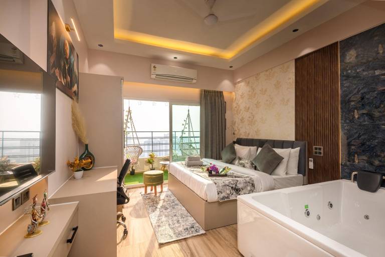 Jacuzzi & Big Screen By Buddies Home — photo 2