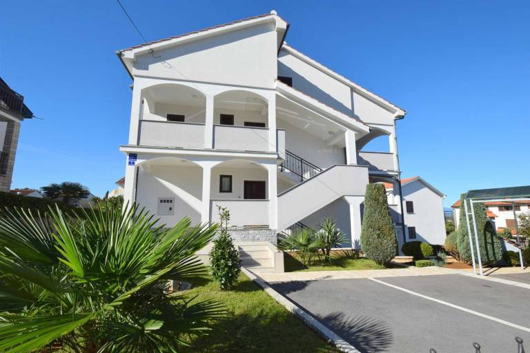 Rental apartment with barbeque & patio | Pets are welcome in Omisalj