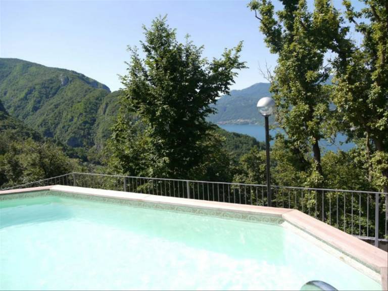 Appartamento Esino Lario
