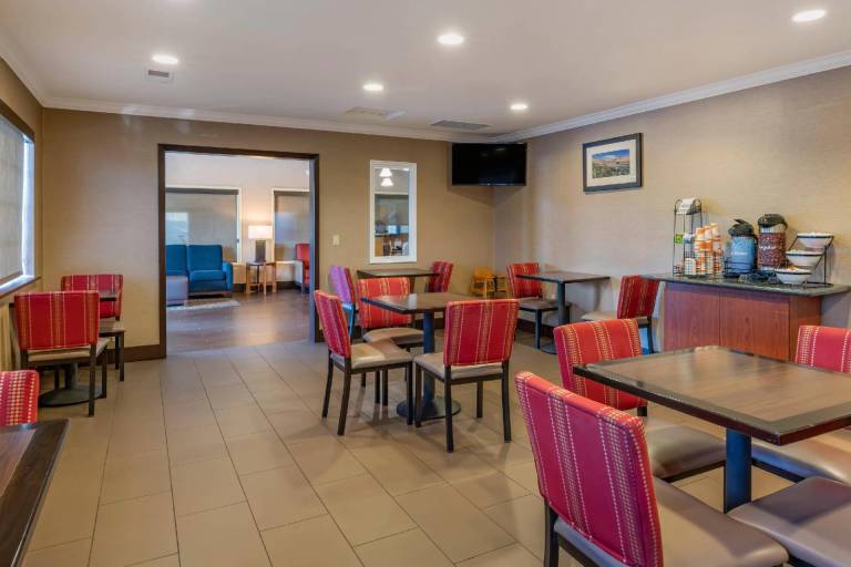 Comfort Inn Columbia Gorge — photo 4