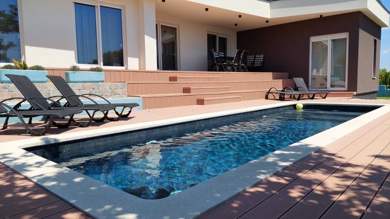Villa with sauna, yard & private pool | Pool view in Medulin
