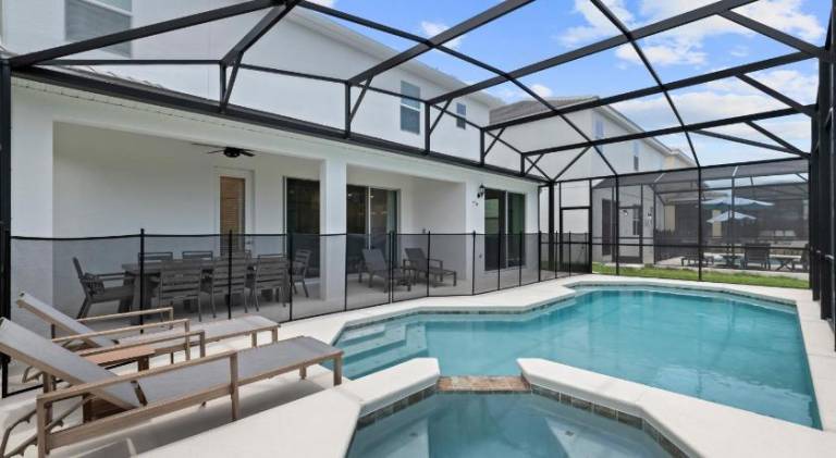Vacation home with pool | Pets are welcome — photo 5