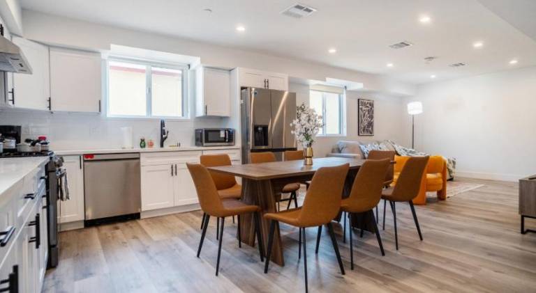 Chic & Comfortable Space Near Downtown LA & USC