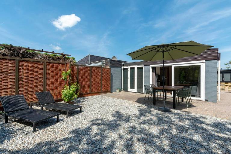 Lovely bungalow with yard & patio | Pets allowed — photo 5
