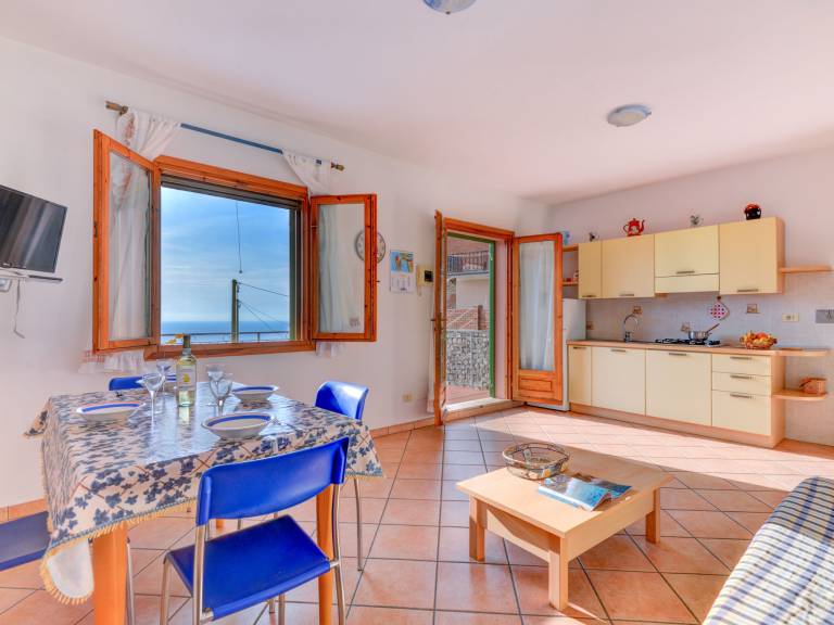 Holiday apartment with yard, barbecue & patio | Sea view | Pet-friendly — photo 5