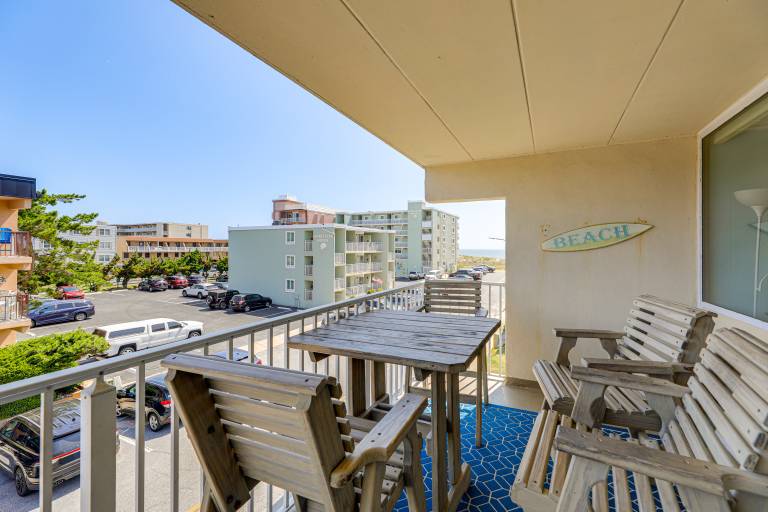 Walkable Condo w Water View in Ocean City