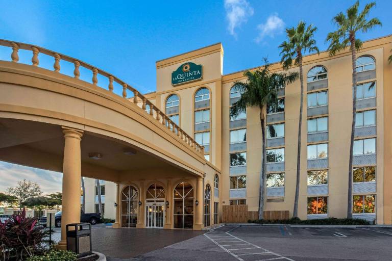 La Quinta Inn & Suites by Wyndham West Palm Beach Airport — photo 2