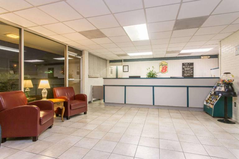 Super 8 By Wyndham Ocala — photo 4