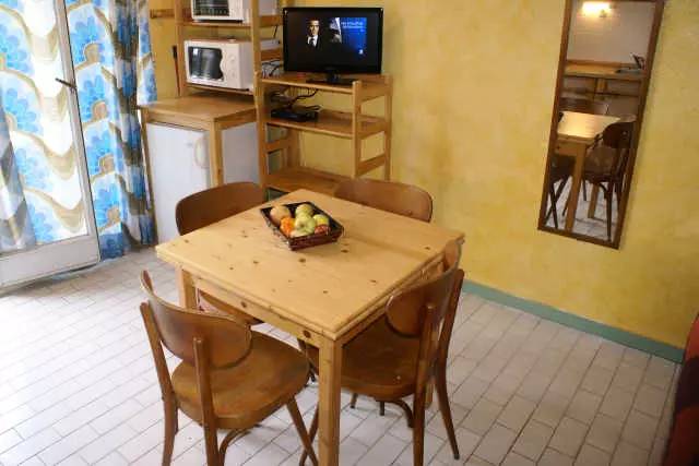 Apartment with patio & pool — photo 4
