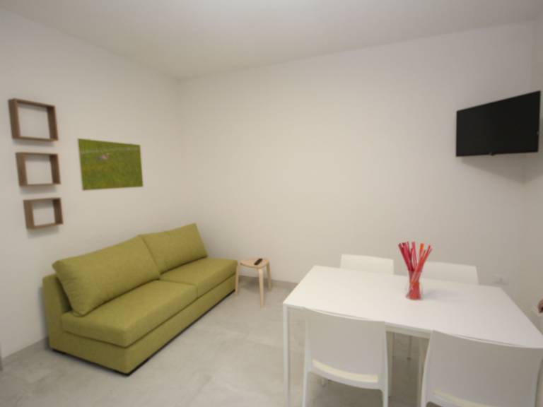 Holiday apartment with patio & yard — photo 3