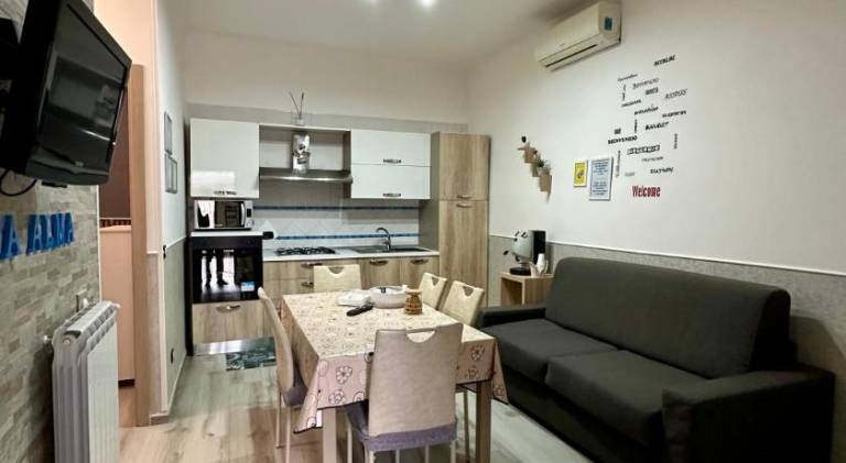 Apartment with yard & patio | Pets allowed — photo 3
