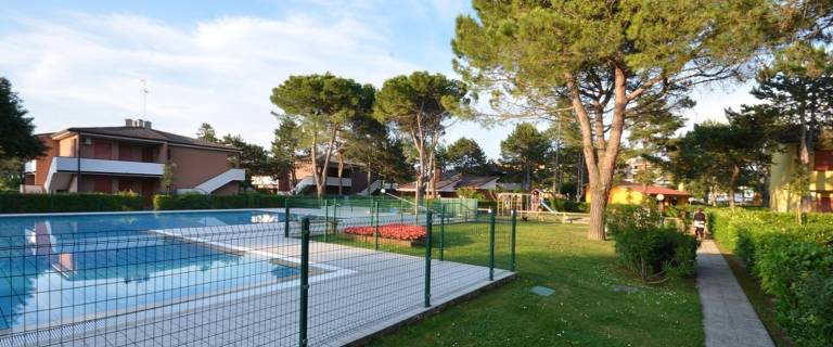 Rental apartment with terrace & pool — photo 3