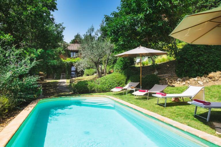 Family-friendly villa with garden, private pool & barbecue | Garden view | Suitable for remote work | Pet-friendly — photo 3