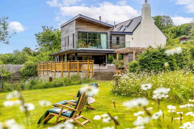 Children-friendly charming cottage with terrace, sauna & garden | Water view | Pets are welcome in Paignton