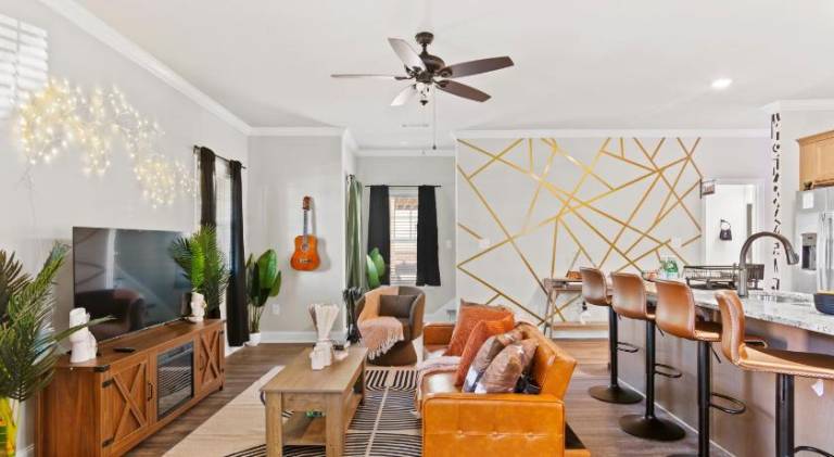 4 King Beds - 2 Game Rooms - Sleeps 24, By DT & UGA — photo 3