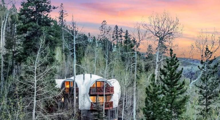 Fully equipped spacious house with terrace, barbeque & yard | Perfect for remote work | Dogs allowed in Eagle, CO