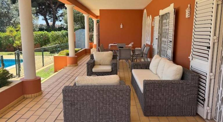 Vacation home with pool — photo 4