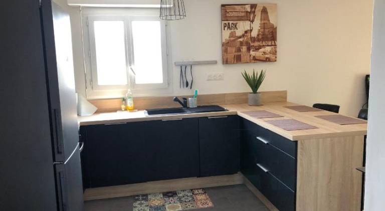 Agreable T2 traversant RDC avec terrasse - balcon - Parking 2 places - Clim portative — photo 3