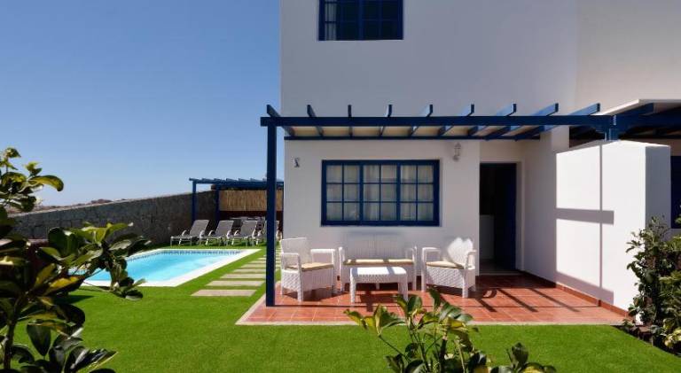 Villa with pool in Yaiza