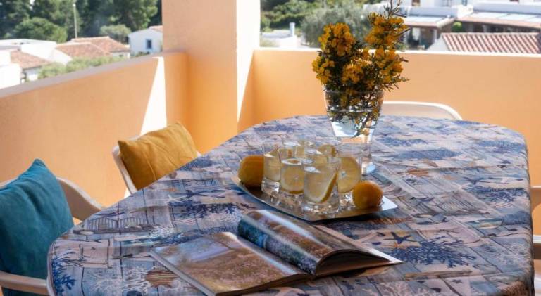 Rental apartment with patio — photo 5