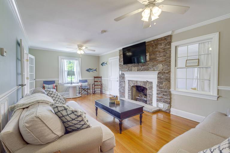 Pet-Friendly Home w/ Gazebo: Minutes to Beach! — photo 5