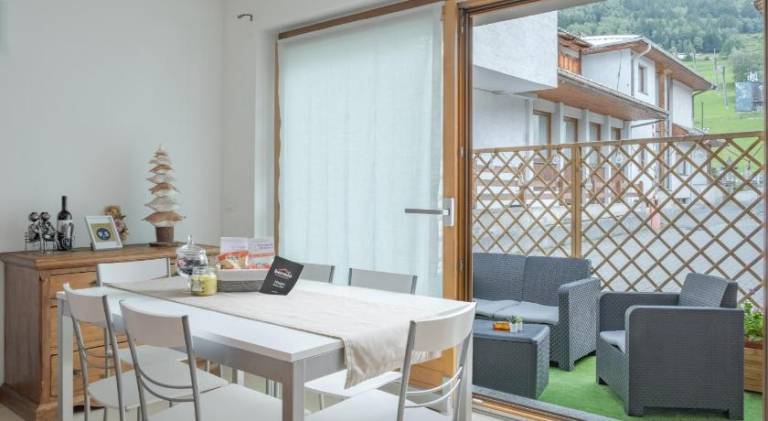 Holiday apartment with terrace & yard — photo 2