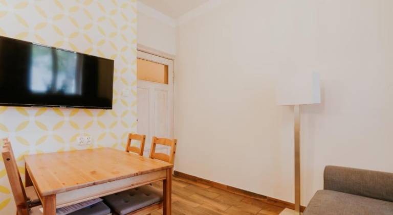 Holiday apartment with yard — photo 5