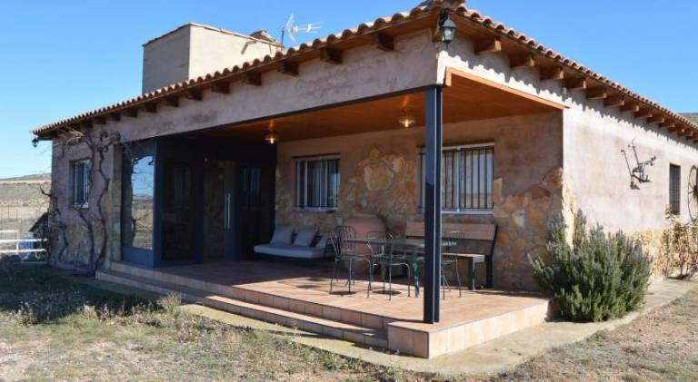 Chalet with BBQ, terrace & garden — photo 4