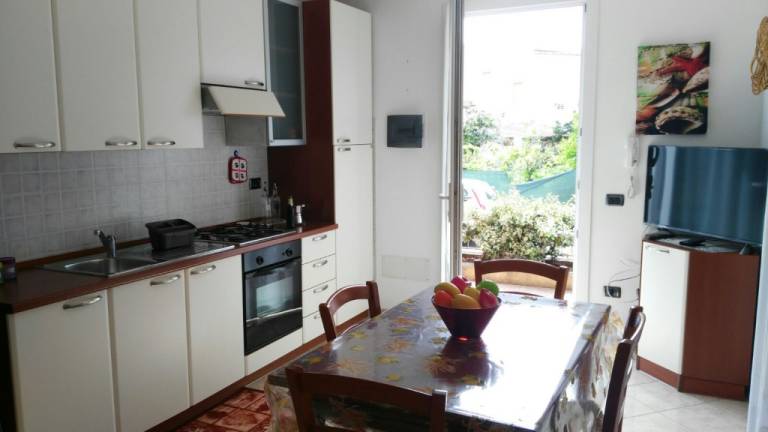 Holiday apartment with yard — photo 2
