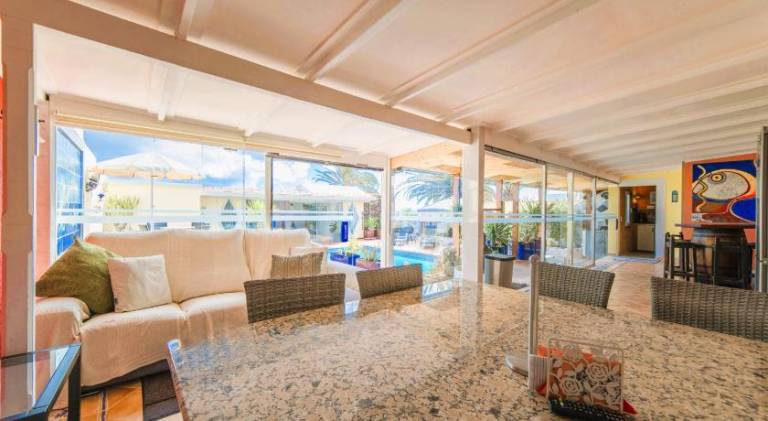 Villa with garden & pool — photo 3