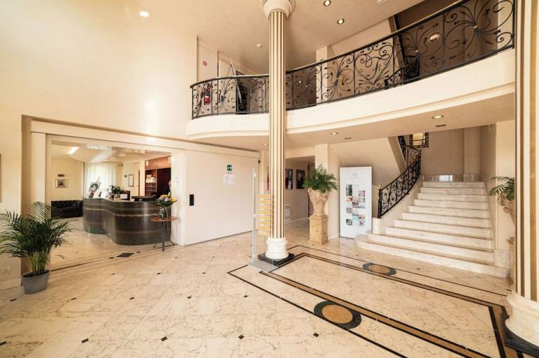 PHI Hotel Astoria