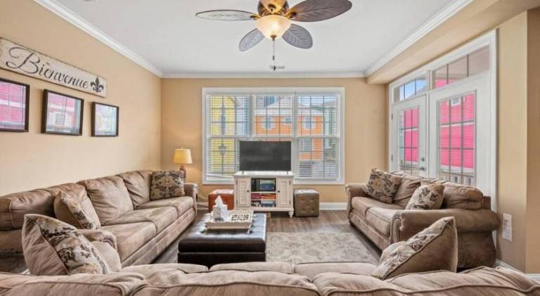 Big vacation home with pool | Beach nearby | Pets are welcome — photo 2